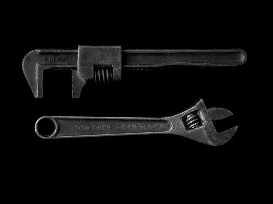 Adjustable wrench and pipe wrench